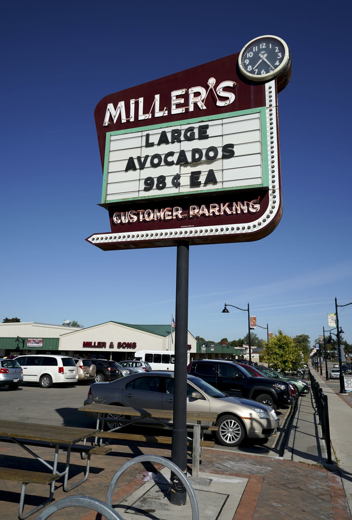 Grocery expansion comes to the burbs